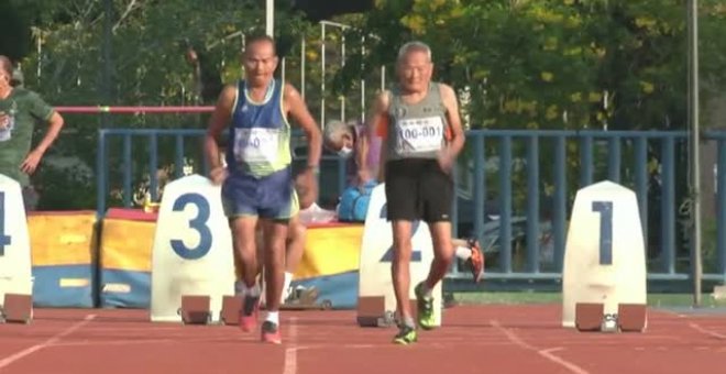 Con 102 años un atleta tailandés sigue batiendo récords