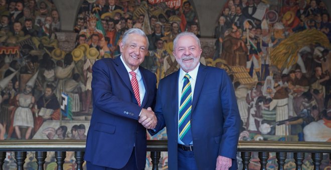 Dominio Público - México y Lula se abrazan