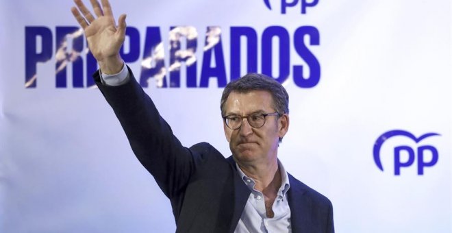 Feijóo construye su liderazgo en clave europeísta tras la agresividad de Casado con los fondos de la UE