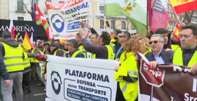 Miles de transportistas de toda España toman las calles de Madrid