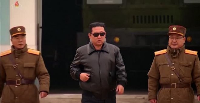 Kim Jong-un aparece con chupa de cuero y gafas de sol y amenaza con un nuevo misil intercontinental