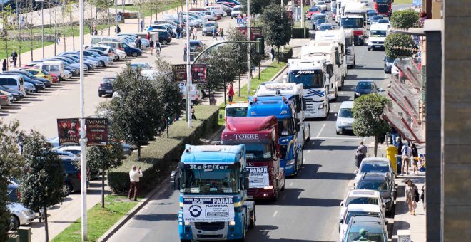 Los transportistas de ASEMTRASAN desconvocan el paro en Cantabria