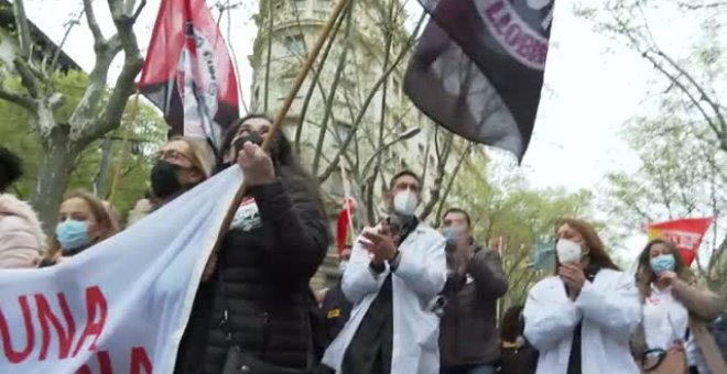 Miles de personas toman las calles de Barcelona en defensa de la sanidad pública