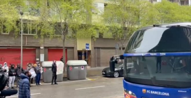 El Barça llega a su hotel de concentración antes del partido contra el Sevilla