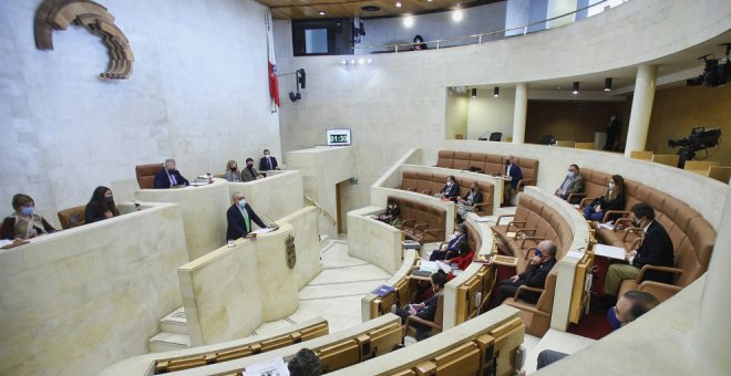 La industria de Campoo, agresiones a sanitarios o el precio de la energía, a debate en el Parlamento