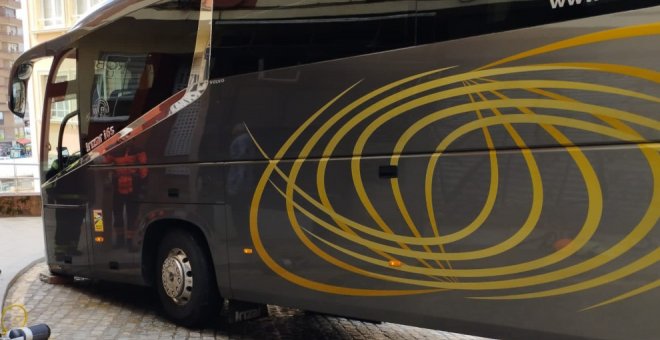 Un autobús se queda atrapado en la Rampa Sotileza de Santander