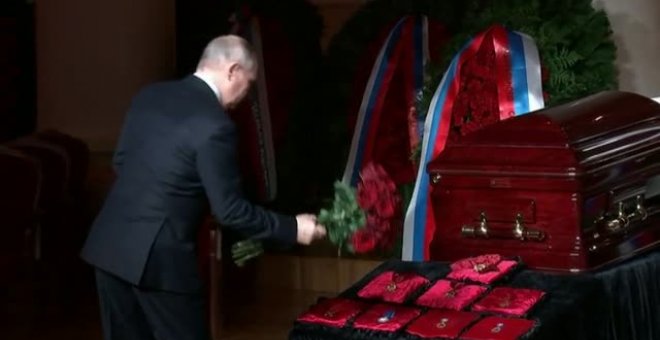 Putin reaparece en la capilla ardiente del ultranacionalista Zhirinovsky