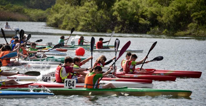 La Liga Regional de Promoción de Piragüismo arrancó en la Ría de Limpias