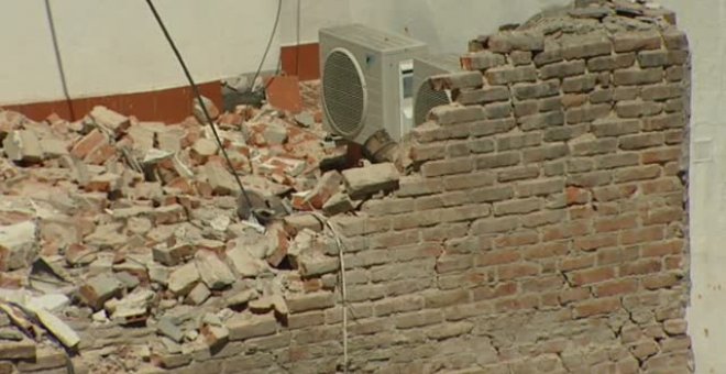 Los vecinos del edificio siniestrado en Madrid, a la espera de que comience el derribo