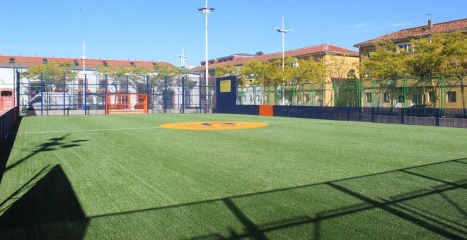 Carles Puyol e Iván de la Peña inauguran este sábado el nuevo campo de fútbol del Barrio Pesquero