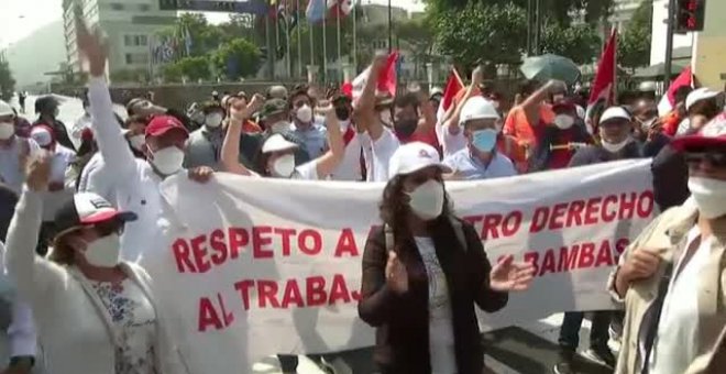 Los mineros de Las Bambas invaden las calles y gritan contra el gobierno en Lima