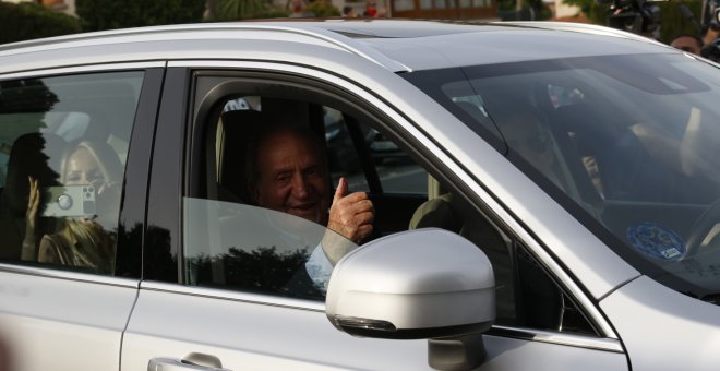 Juan Carlos I llega a España sin haber dado explicaciones sobre su fortuna