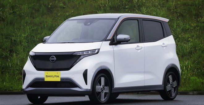 Este es el nuevo Nissan Sakura, un pequeño y barato coche eléctrico japonés