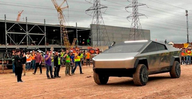 El exoesqueleto de acero del Tesla Cybertruck necesita la Gigapress más grande del mundo