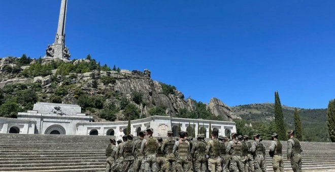 Dominio Público - Los monumentos fascistas hacen cosas fascistas