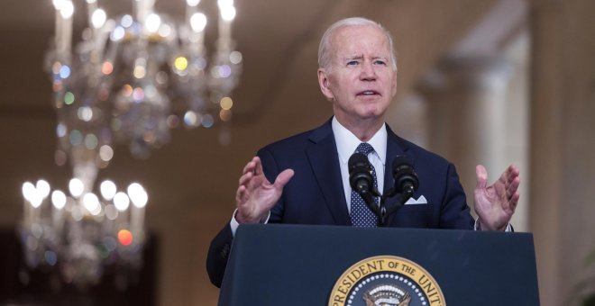 Biden pide en un discurso a la nación que se prohíban las armas de asalto en EEUU