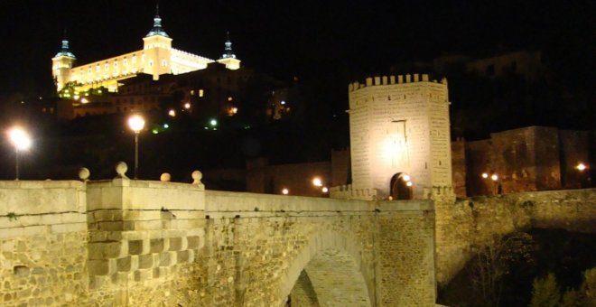 Una reyerta a medianoche en el toledano puente de Alcántara acaba con sus dos protagonistas heridos y detenidos