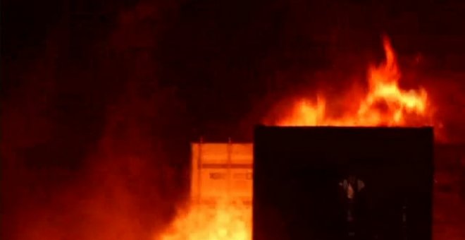 El incendio en un depósito de contenedores de Bangladés acaba con la vida de 32 personas