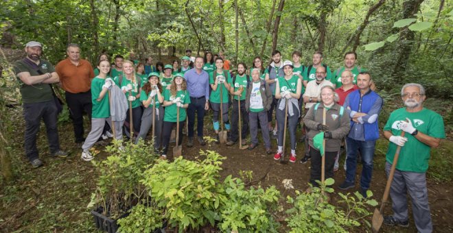 Medio centenar de voluntarios participan en una plantación por el Día del Medio Ambiente