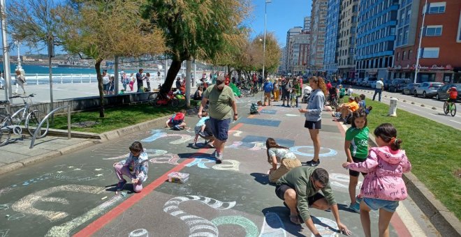 Stop Muro pone fin a la peatonalización de San Lorenzo, con el aplauso de la derecha gijonesa