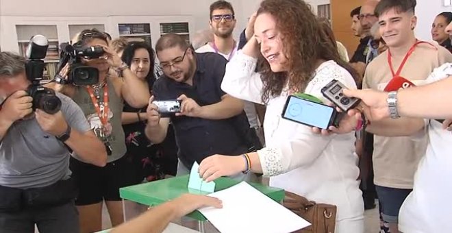 Inmaculada Nieto vota en Algeciras y anima a la participación