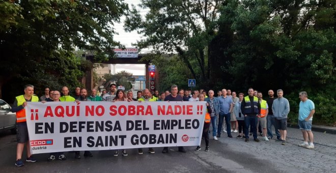 Primer día de huelga en la factoría avilesina de Saint-Gobain