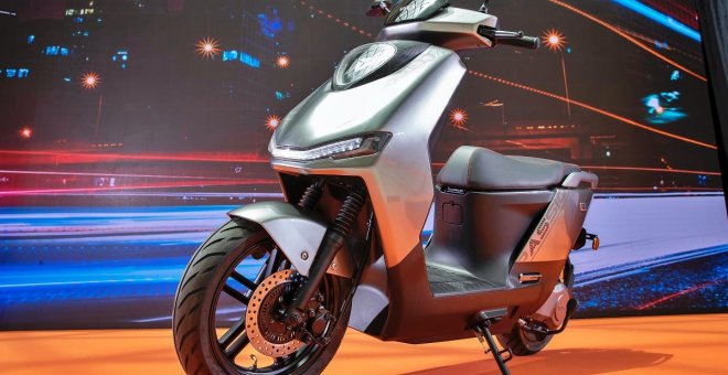 Yadea presenta en España el VFly F200, el scooter eléctrico más potente de la marca