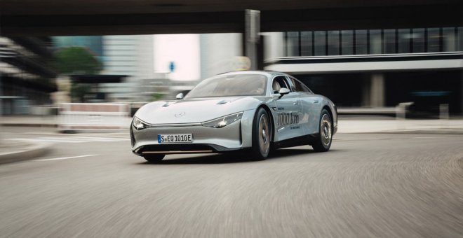 El Mercedes VISION EQXX eléctrico logra 1.202 kilómetros de autonomía y un consumo ridículo