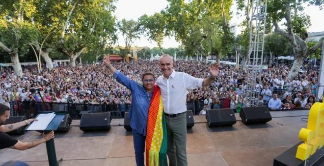 Dominio Público - De folclóricas armarizadas, de las banderas y del Orgullo que viene