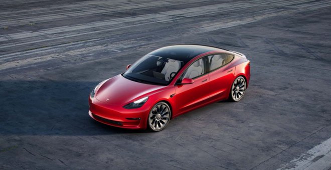 ¿Cuántos ingresos generó Tesla en España en 2021?