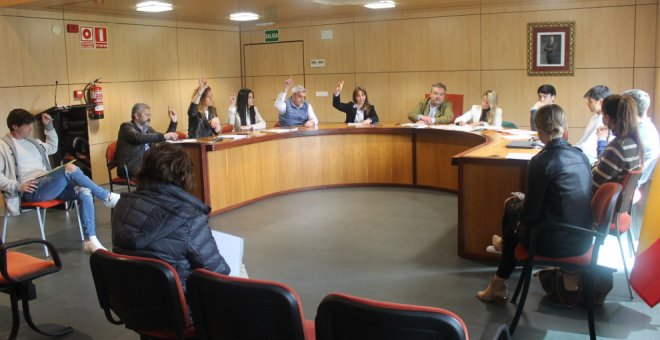 Un Pleno extraordinario del Ayuntamiento hace efectiva la dimisión del concejal del PSOE