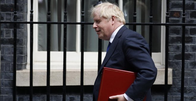 Boris Johnson, contra las cuerdas tras la dimisión en cascada de ministros y altos cargos de su Gobierno