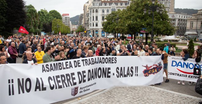 Los trabajadores de Danone en Salas acuerdan traslados y prioridad si llega un comprador