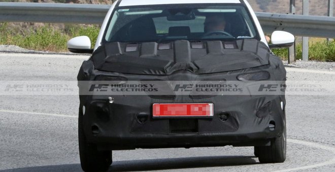 Este coche camuflado con el logo de Samsung es en realidad el nuevo Renault Arkana híbrido