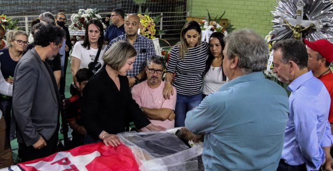 Un policía bolsonarista mata a tiros a un dirigente del partido de Lula en Brasil
