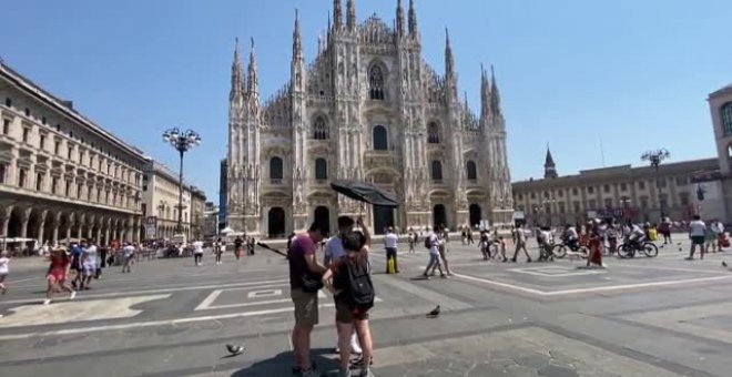 Infernal calor en la Piazza del Duomo en Milán