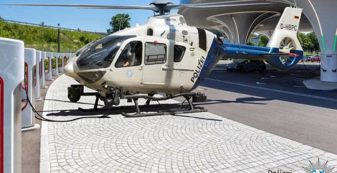 Si Tesla no ha presentado un helicóptero eléctrico, ¿qué hace este en un Supercargador?