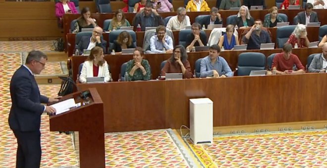 "El nivel del PP de Madrid en poco más de 10 segundos": así falta al respeto a la oposición en la Asamblea su secretario general