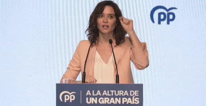 Ayuso se mofa de las críticas a Feijóo y al cambio de criterio del PP en Bruselas