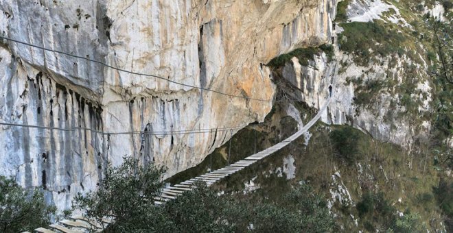 La vía ferrata La Hermida estrena la escalera más larga de España