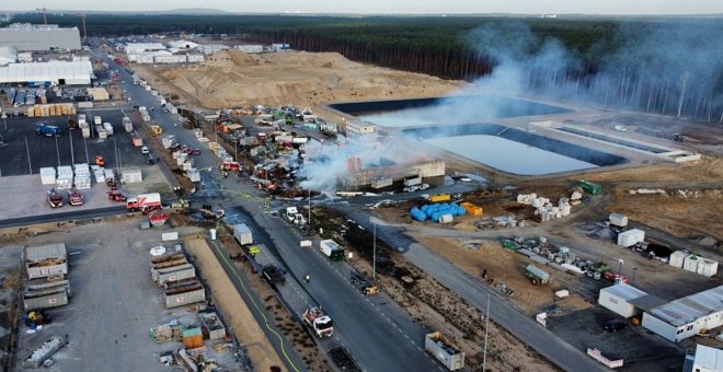 Un incendio en la Gigafactoría de Berlín sirve como excusa para pedir su paralización