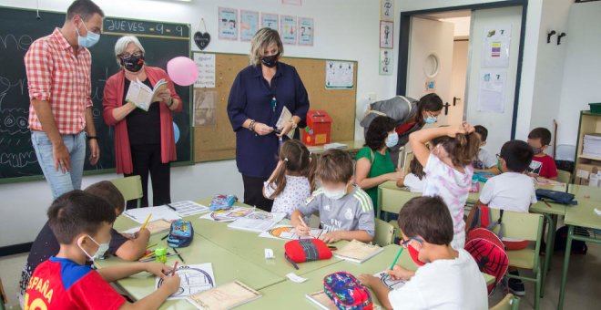 El Ayuntamiento destina este curso más de 292.200 euros en ayudas y becas a la educación