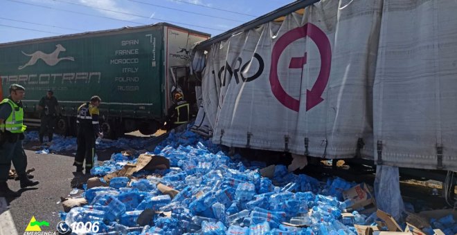 Un camionero muerto y otro herido en un aparatoso accidente en la A-4 a su paso por Manzanares