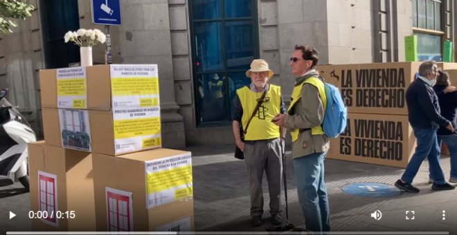 La Gran Vía madrileña se llena de cajas de cartón por el derecho a la vivienda