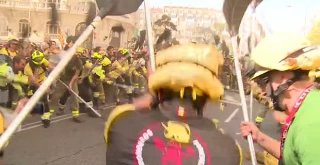 Bomberos forestales de toda España se manifiestan en Madrid para defender sus derechos