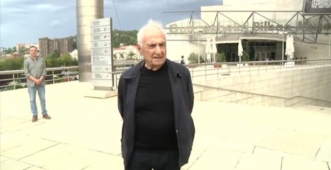 El arquitecto Frank Gehry llega a Bilbao para celebrar los 25 años del Guggenheim