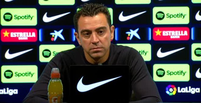 Xavi sale en defensa de Piqué tras los pitos del Camp Nou