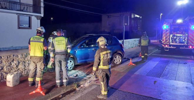 Un conductor se sale de la vía y choca contra un muro en Hazas de Cesto