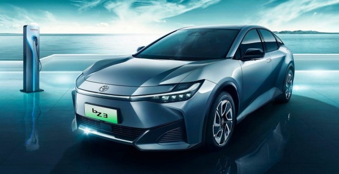 El Toyota bZ3 eléctrico es el rival perfecto para el Tesla Model 3, aunque llega con un gran "pero"