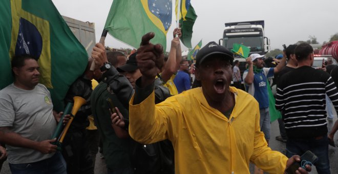 Bolsonaristas exigen un golpe de Estado a las puertas de los cuarteles de Brasil